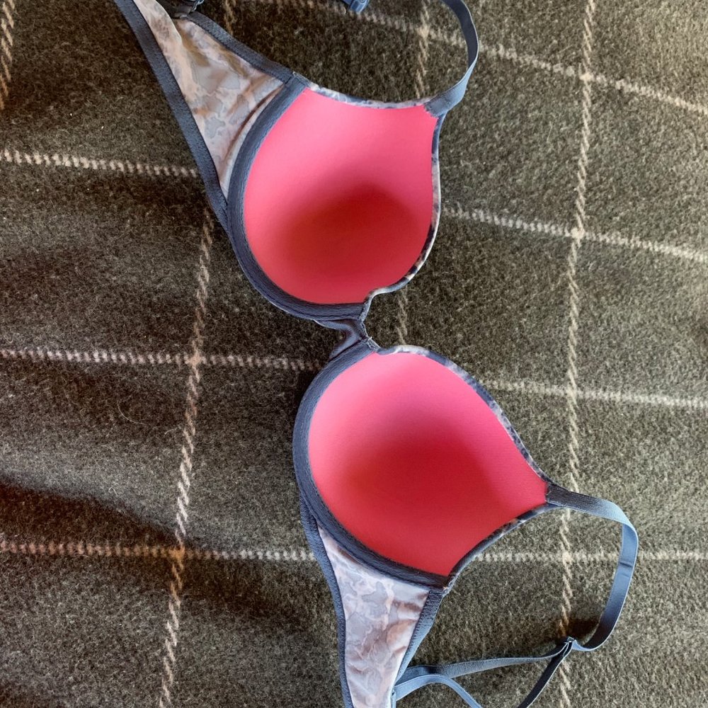 Pink Bra - Picture 2 of 6
